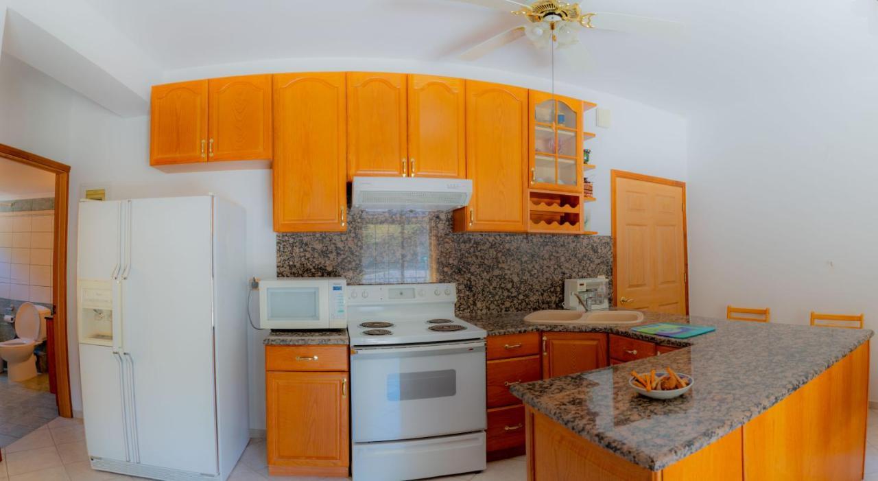 Valsamis Villa Apartments Poros  Eksteriør billede