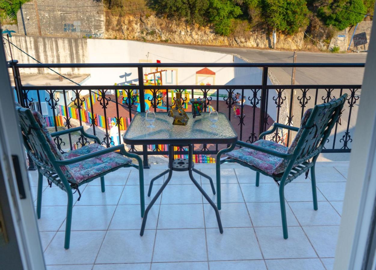 Valsamis Villa Apartments Poros  Eksteriør billede