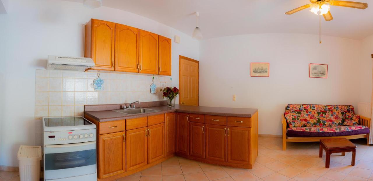 Valsamis Villa Apartments Poros  Eksteriør billede