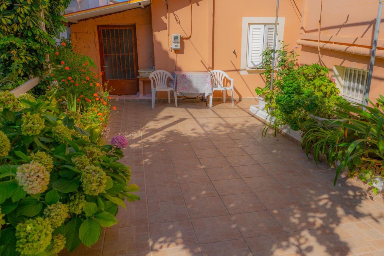 Valsamis Villa Apartments Poros  Eksteriør billede
