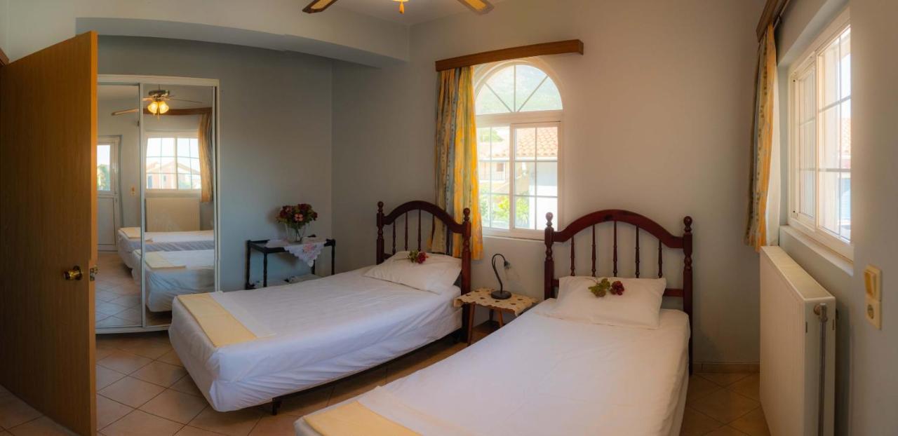 Valsamis Villa Apartments Poros  Eksteriør billede