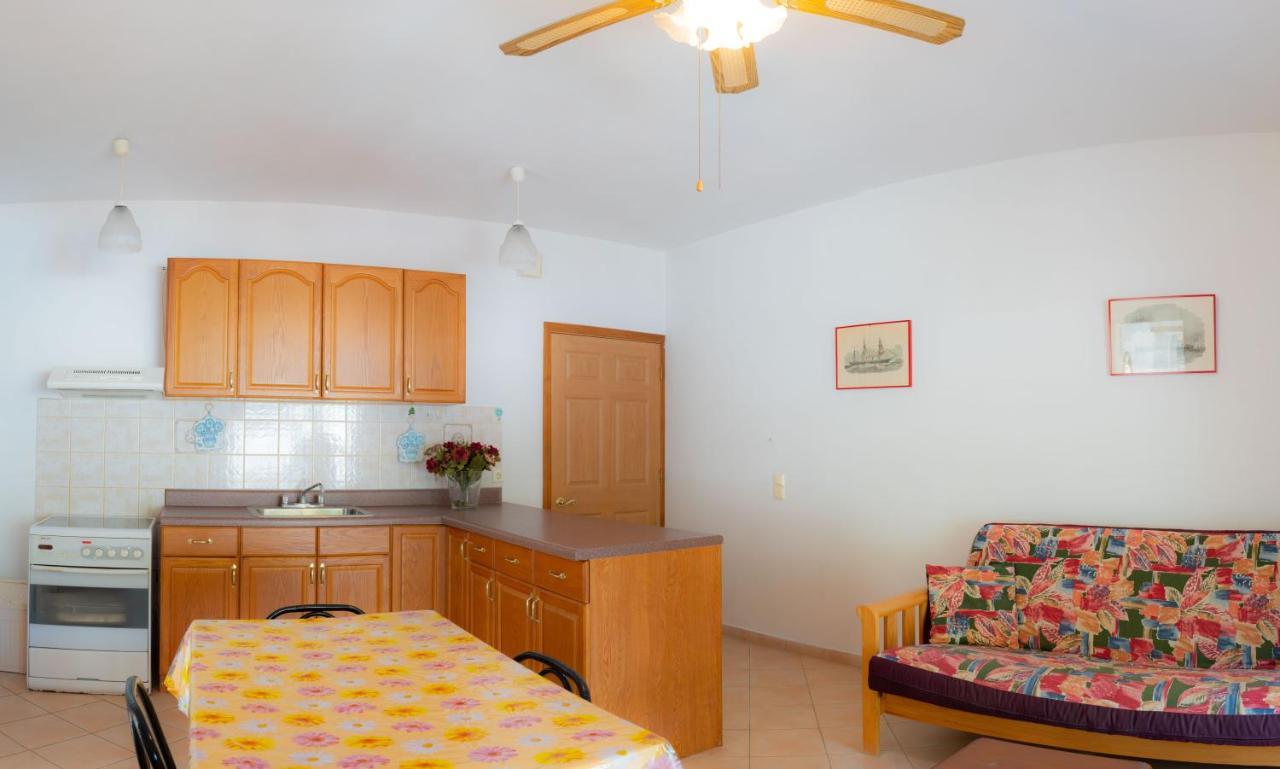 Valsamis Villa Apartments Poros  Eksteriør billede